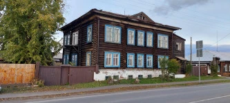 Продается нежилое здание (Школа), 529,2 кв. м и Земельный участок, 836 кв. м, г. Енисейск, ул. Ленина, дом 94